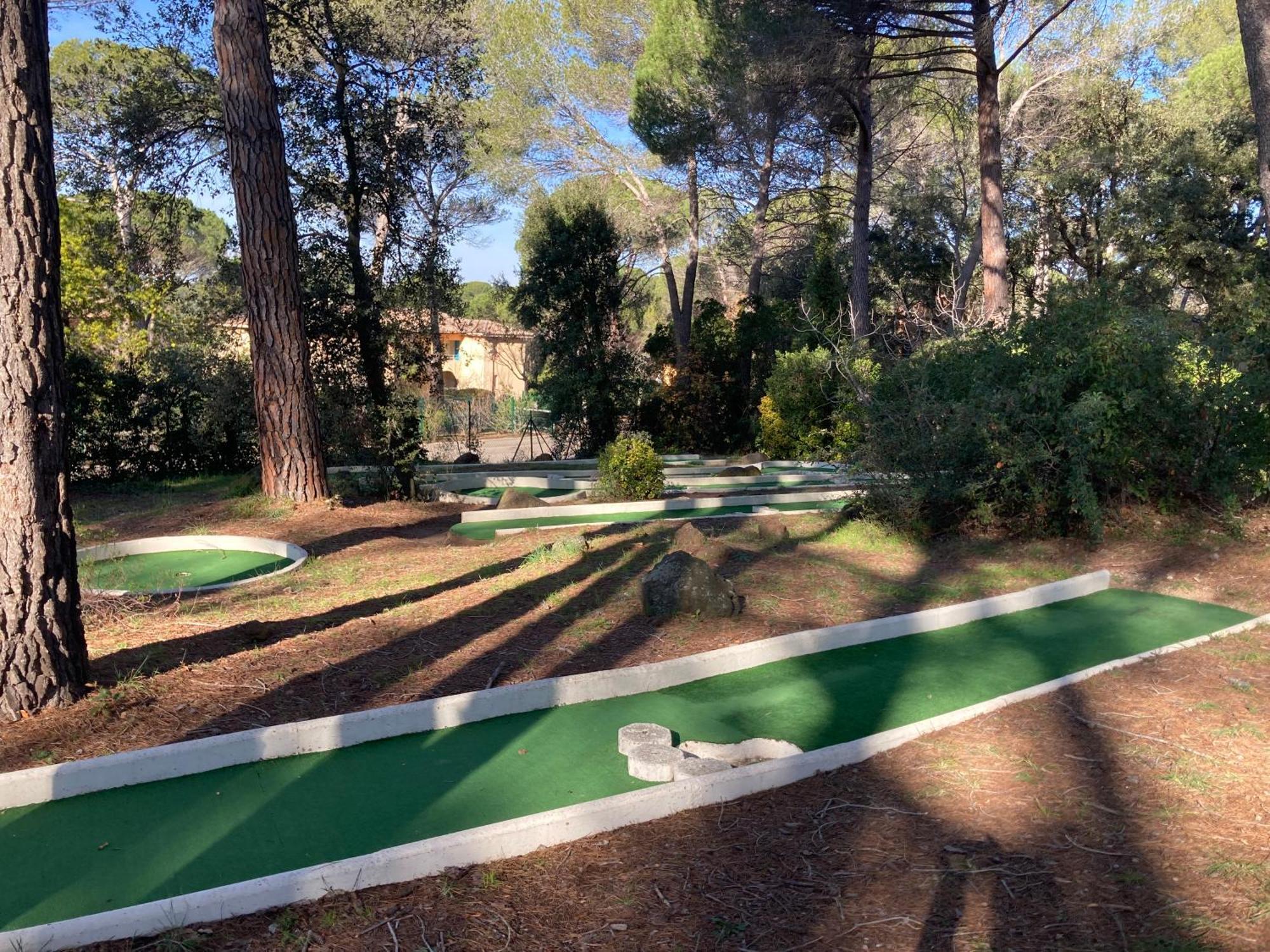 Charmant 2 Pieces Au Coeur Des Golfs De Saint Raphael מראה חיצוני תמונה