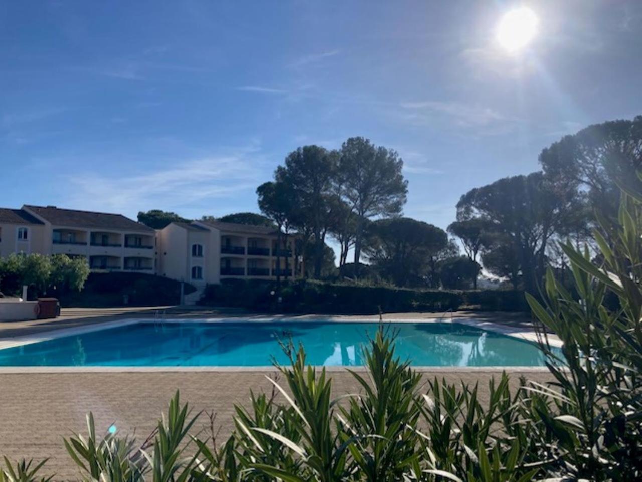 Charmant 2 Pieces Au Coeur Des Golfs De Saint Raphael מראה חיצוני תמונה