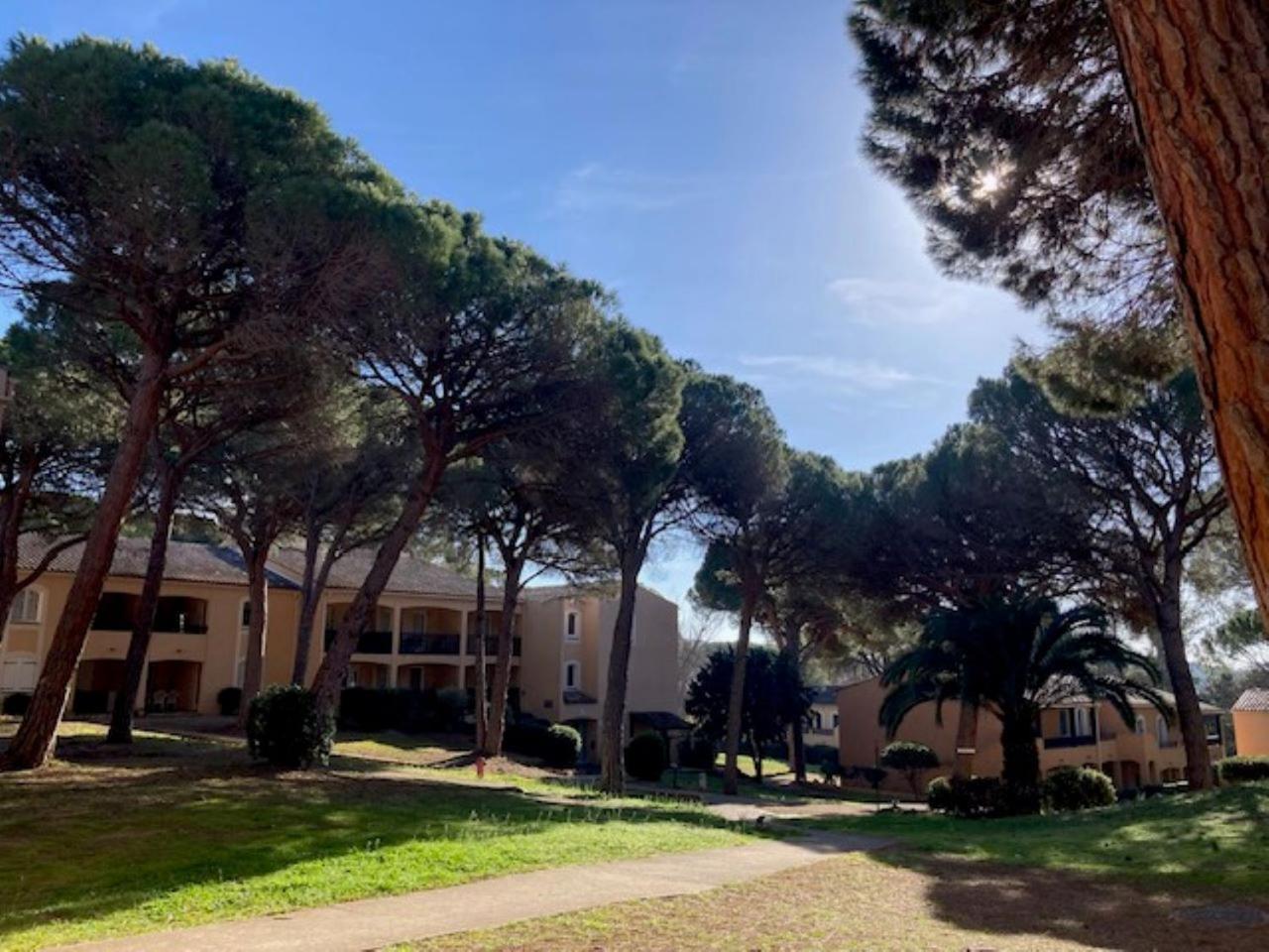 Charmant 2 Pieces Au Coeur Des Golfs De Saint Raphael מראה חיצוני תמונה